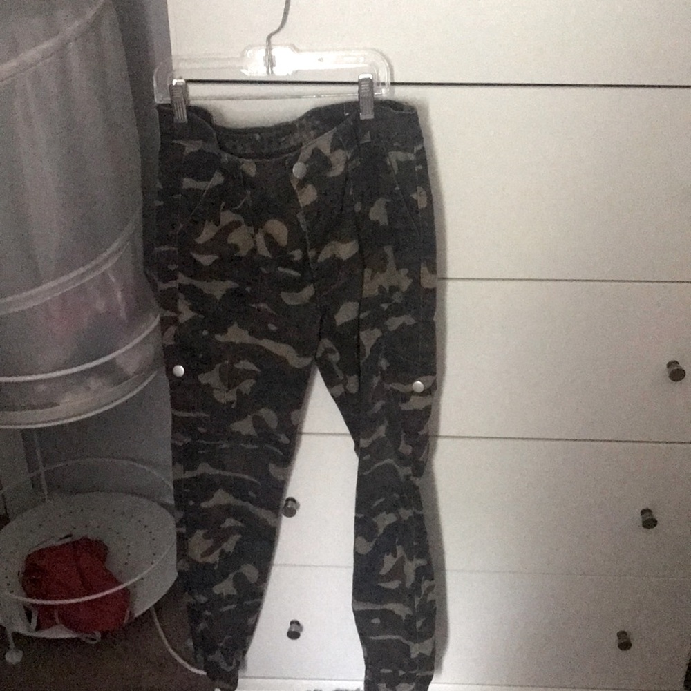 SIZE 9 JEANS FROM BRAND VIP